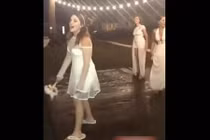 Video: Khi đàn ông cảm thấy "nguy hiểm" sẽ... chạy mất dép