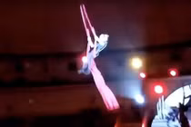 Video: Khoảnh khắc nữ diễn viên xiếc rơi từ độ cao 6m xuống nền cứng