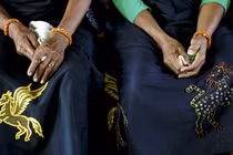 Tục bắt vợ đáng sợ ở hòn đảo viên ngọc của Indonesia