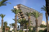 Khách sạn lộn ngược truyền cảm hứng cho Star Wars sắp bị phá hủy?