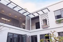 Bố mẹ tròn mắt khi ngôi nhà ngập úng được con trai “hô biến“