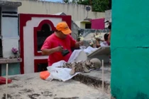 Rùng mình lễ rửa xương người chết ở Mexico