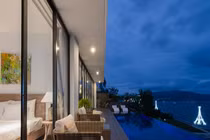 Căn biệt thự với bể bơi vô cực hướng biển tại Nha Trang