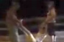 Video: Nữ sinh 14 tuổi bị bố mẹ dọa ném xuống chân cầu vì... theo trai