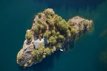 Đảo kèm biệt thự siêu rộng giá 51 tỷ rao mãi chẳng ai mua