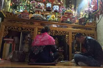 Giật mình cách giải hạn của thầy bói: Mất tiền triệu mới xong