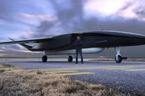 UAV khủng nhất thế giới khi có thể "cõng" vệ tinh vào quỹ đạo 