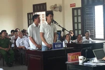 Vì một con chim, em vợ và anh rể cùng dắt nhau vào tù