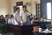 Vì một con chim, em vợ và anh rể cùng dắt nhau vào tù