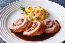 Video: Bí quyết làm thịt lợn nướng bọc hạt óc chó