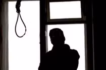 Nghi can hãm hại bé gái treo cổ tự tử