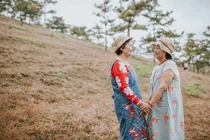 Cặp đôi cụ bà thông gia trẻ trung khiến giới trẻ ghen tỵ