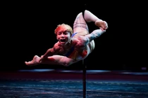 Chàng trai vô địch múa cột thế giới là ai? 