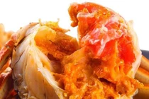 Hàng Tàu về chợ: Cua quý tộc giảm giá, đào tuyết đắt khách