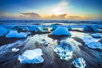 Video: Bí ẩn biển Kim Cương thu hút khách du lịch ở Iceland