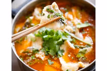 Canh cá nấu chua cay nồng, ngọt thanh đổi vị bữa cơm chiều