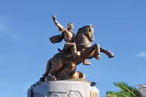 Nguyễn Ánh và Nguyễn Huệ là anh em cọc chèo: Sự trớ trêu của lịch sử