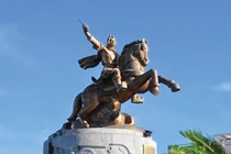 Nguyễn Ánh và Nguyễn Huệ là anh em cọc chèo: Sự trớ trêu của lịch sử