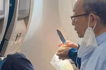 Hành khách mang dao lên máy bay, nhân viên an ninh có bị xử lý?