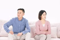 Nửa đêm không thấy chồng và con gái đâu, tôi bật khóc