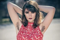 Cô gái cảm thấy quyến rũ hơn khi để lông nách