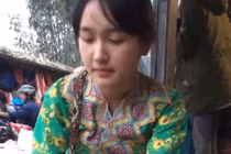 Thiếu nữ bán cơm lam ở Sapa "đốn tim" với vẻ ngoài trong sáng