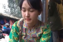 Thiếu nữ bán cơm lam ở Sapa "đốn tim" với vẻ ngoài trong sáng