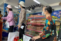 Người khó khăn ở TP. HCM sắm Tết tại Siêu thị 0 đồng