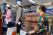 Người khó khăn ở TP. HCM sắm Tết tại Siêu thị 0 đồng