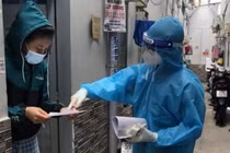 Hà Nội: F0 khó liên hệ, y tế phường kêu quá tải