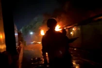 Cháy lớn tại chợ Hạ Long I, nhiều ki ốt bị thiêu rụi