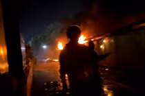 Cháy lớn tại chợ Hạ Long I, nhiều ki ốt bị thiêu rụi