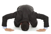 Dịch vụ xin lỗi hộ trở thành nghề mới ăn nên làm ra