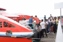 Ứng phó bão MULAN: Quảng Ninh cấm biển, Hải Phòng dừng hoạt động vui chơi các khu vực biển