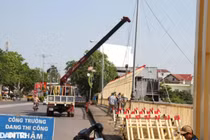 Quảng Trị: Tháo dỡ các hạng mục trang trí cầu “kỳ quái"