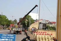 Quảng Trị: Tháo dỡ các hạng mục trang trí cầu “kỳ quái"