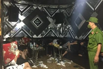 40 nam, nữ sử dụng ma túy tại karaoke New 86 đón Valentine