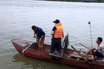 Hải Dương: Đang tìm thi thể người vợ gặp nạn cùng chồng trên sông Kinh Thầy