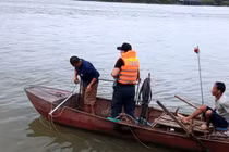 Hải Dương: Đang tìm thi thể người vợ gặp nạn cùng chồng trên sông Kinh Thầy