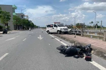 Thái Bình: Xe cứu thương va chạm xe máy điện, 2 nữ sinh nhập viện