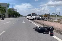 Thái Bình: Xe cứu thương va chạm xe máy điện, 2 nữ sinh nhập viện