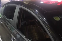 Nổ súng chỉ thiên, đập vỡ kính ô tô bắt nghi phạm giết người