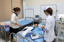 Bắt 2 “bảo mẫu” nghi bạo hành khiến bé gái 2 tuổi nguy kịch