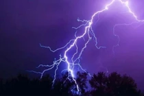 Làm việc ngoài đồng lúc mưa giông, người đàn ông bị sét đánh tử vong