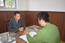 Hưng Yên: Nam thanh niên cướp tiệm vàng bị người dân bắt giữ