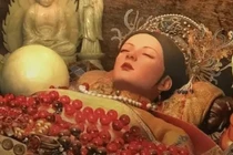 Vì sao con gái Khang Hy khi chết được mặc long bào?