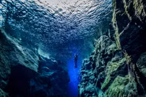 Khe nứt Silfra: Nơi duy nhất có thể cùng lúc chạm vào hai lục địa 