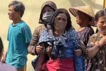 Con gái đổ xăng đốt nhà mẹ đẻ: Khi mét đất hơn tình mẫu tử