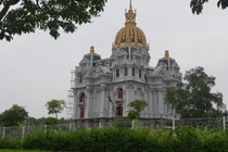 Hải Dương: Khu biệt thự cao cấp có tòa lâu đài “khủng” được rào kín