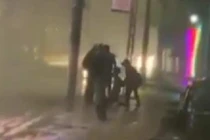 Bắt người bố dùng dao cứa cổ hai con đẻ ở Thái Bình